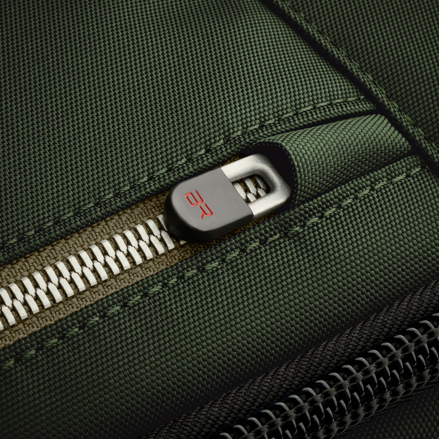 Briggs &amp; Riley Slim Expandable Backpack Forest Zipper Close-up