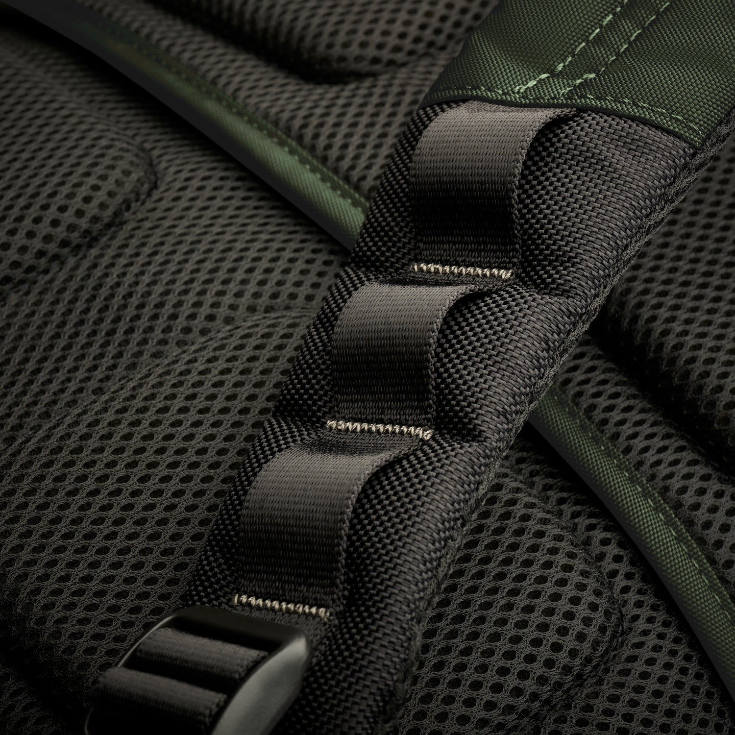 Briggs &amp; Riley Medium Widemouth Backpack Forest Strap Close-up