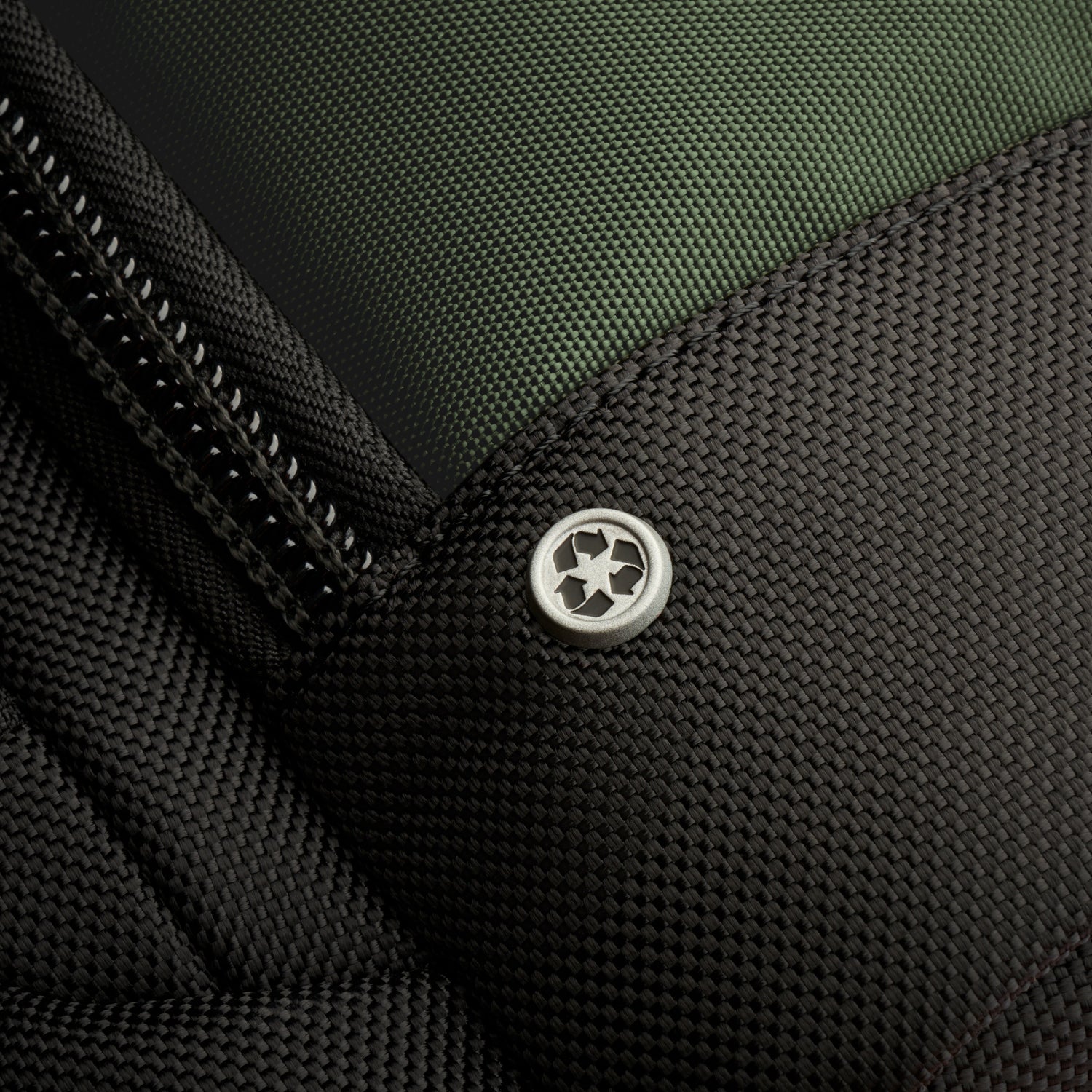 Briggs &amp; Riley Medium Widemouth Backpack Forest Recyled Close-up