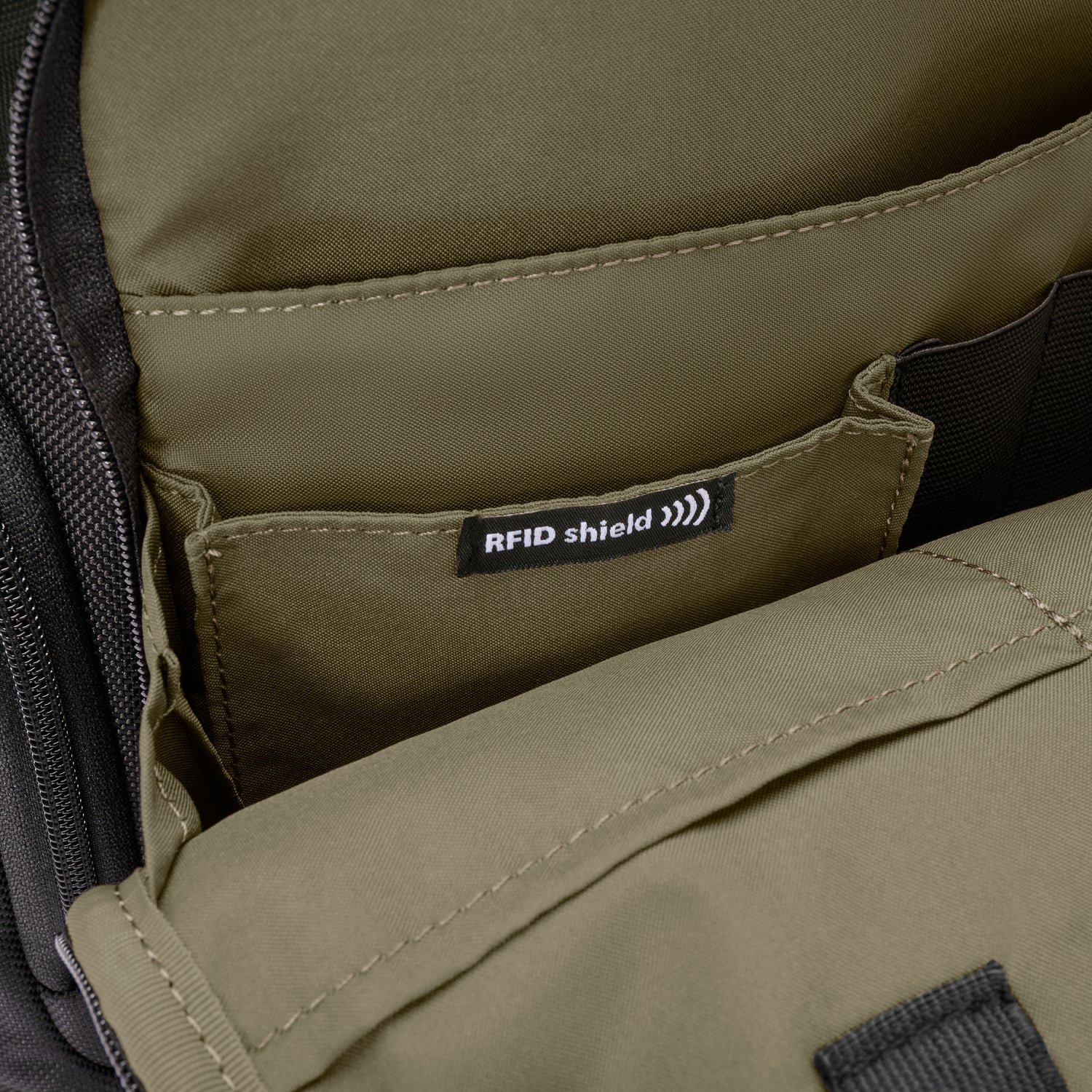 Briggs &amp; Riley Medium Cargo Backpack Black RFID Close-up
