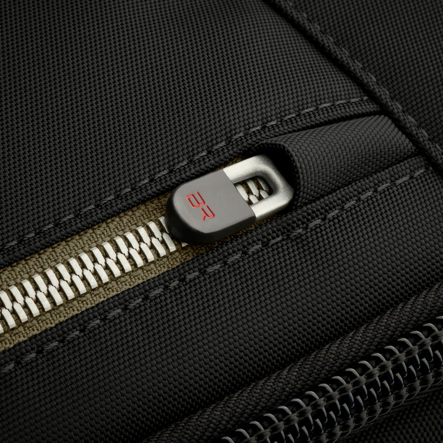 Briggs &amp; Riley Large Cargo Backpack Black Zipper Close-up