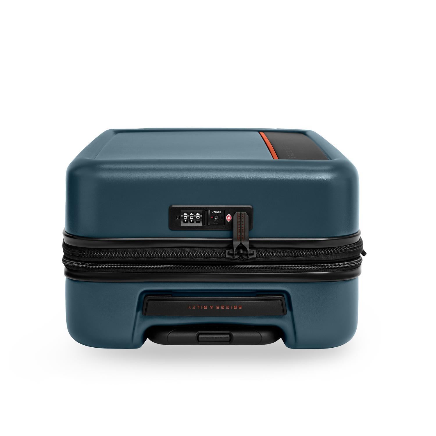 Essential 22“ Hardside Carry-On Expandable Spinner