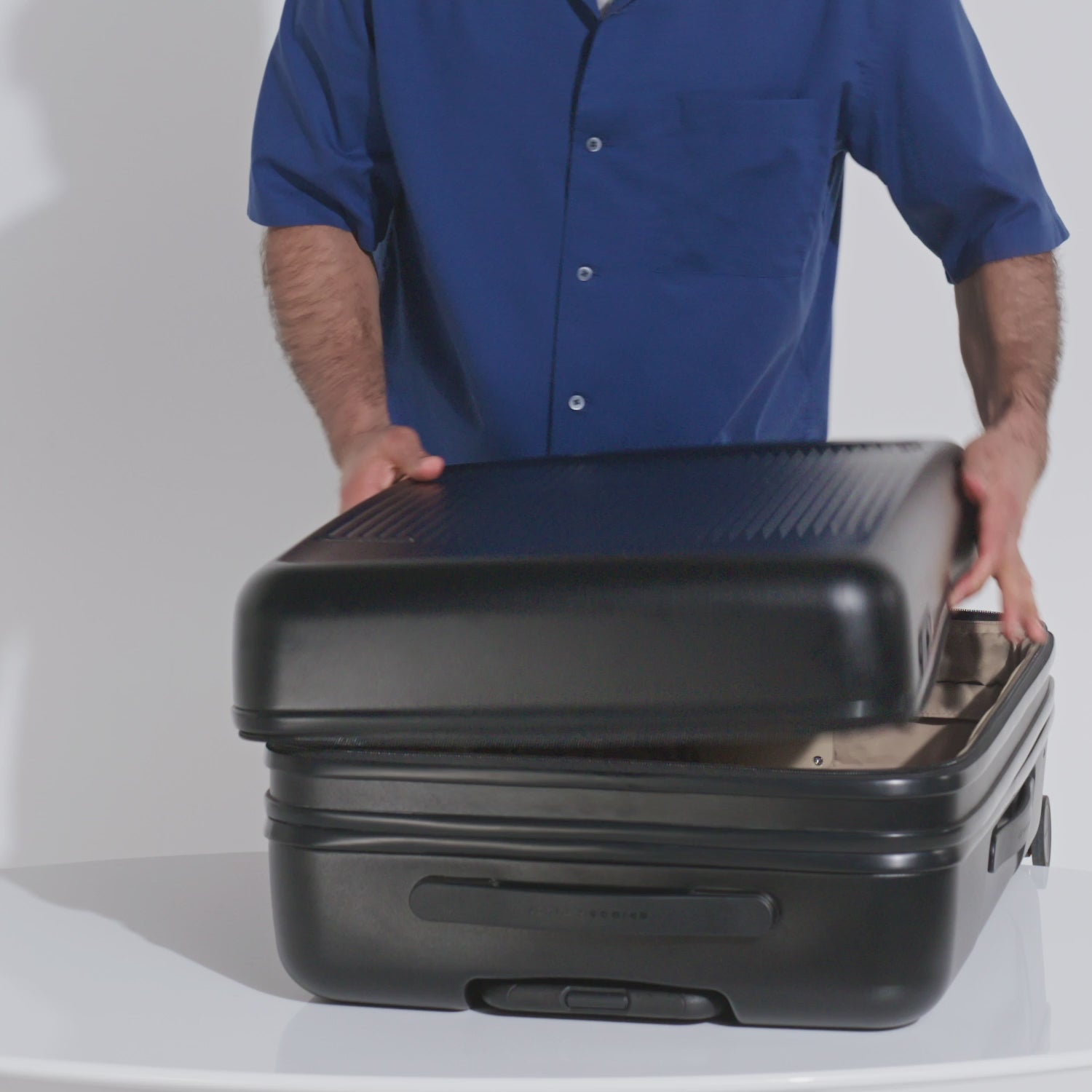 Medium Expandable Spinner in Black, Demo Video