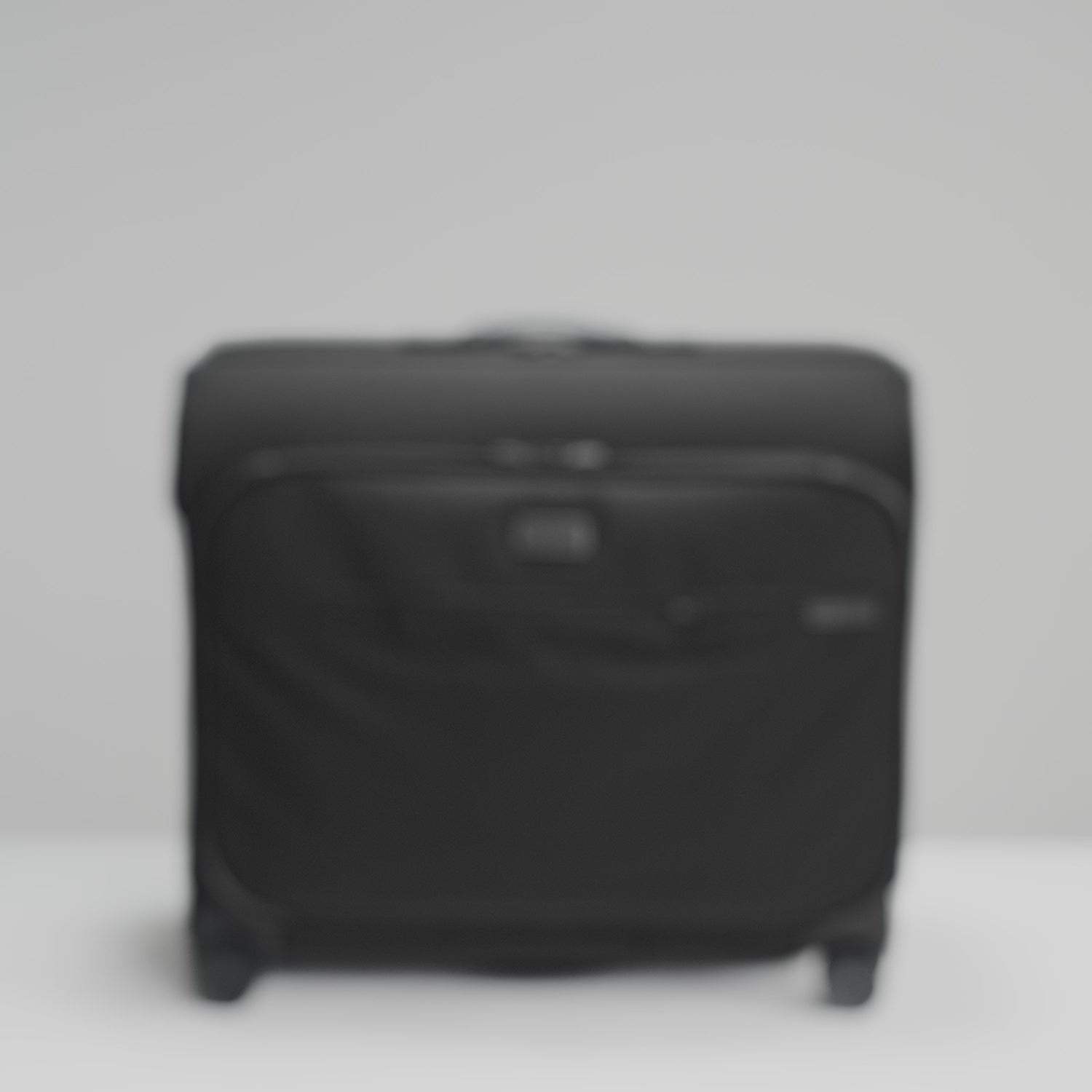 Briggs and Riley Deluxe Wardrobe Spinner Black Packing Video